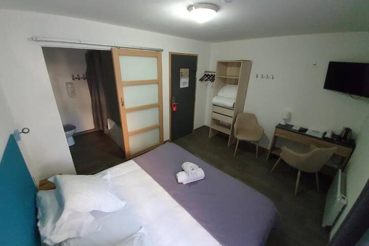 Room 19 of 38