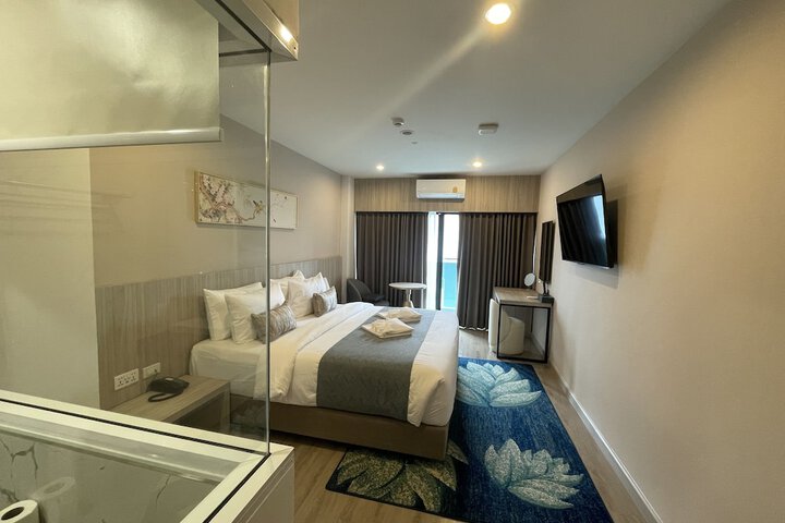 Room 12 of 27