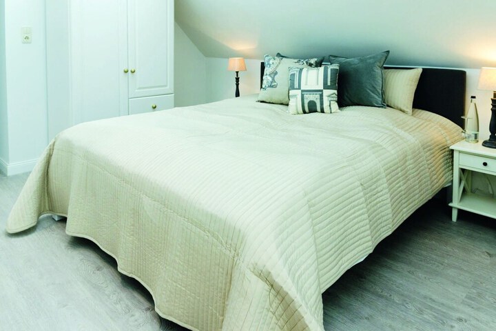 Room 4 of 43
