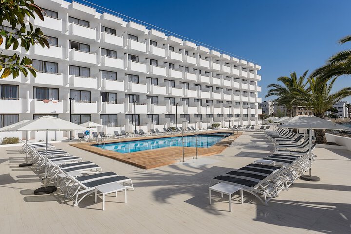 Hotel with Pool