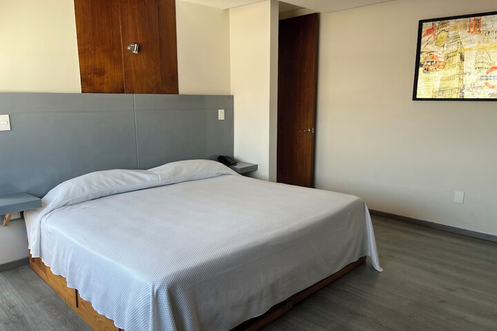 Room 14 of 266
