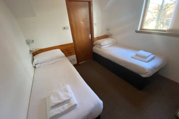 Room 33 of 112