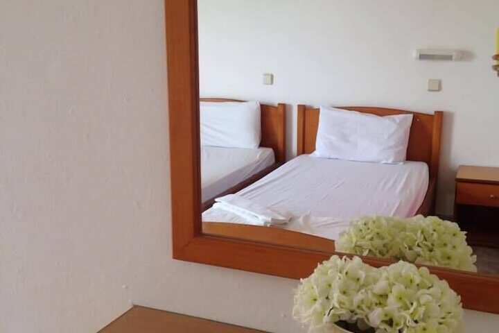 Room 6 of 50