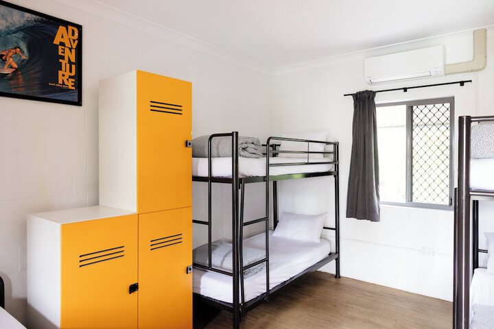 Room 32 of 61