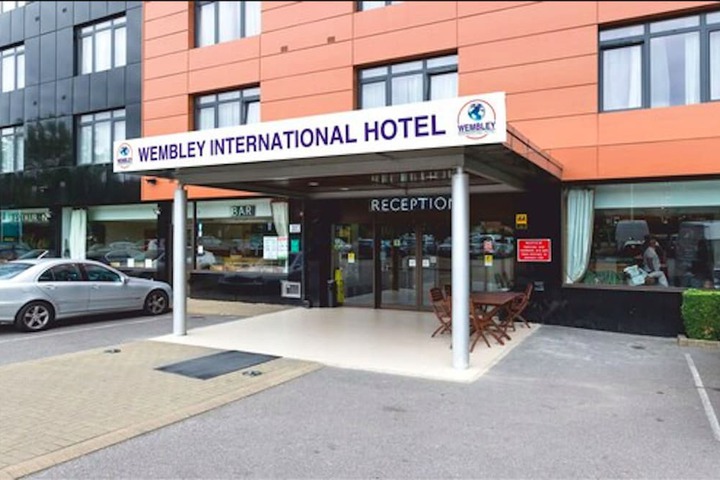 Hotel Exterior 37 of 48