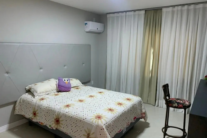 Room 6 of 16