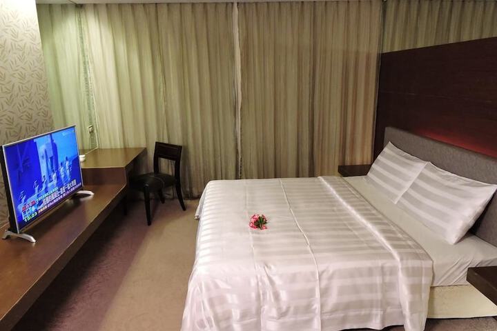 Room 9 of 27