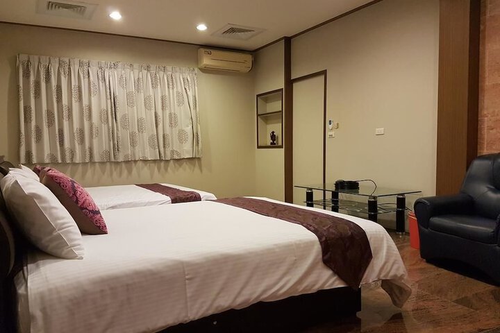 Room 13 of 31
