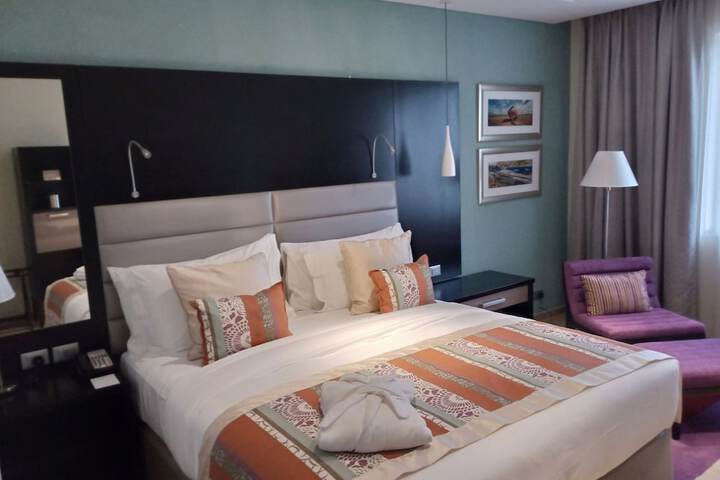 Room 9 of 42