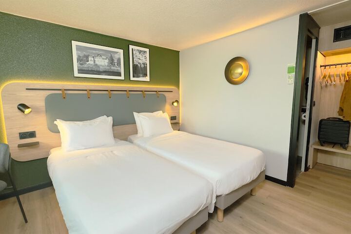 Room 22 of 46