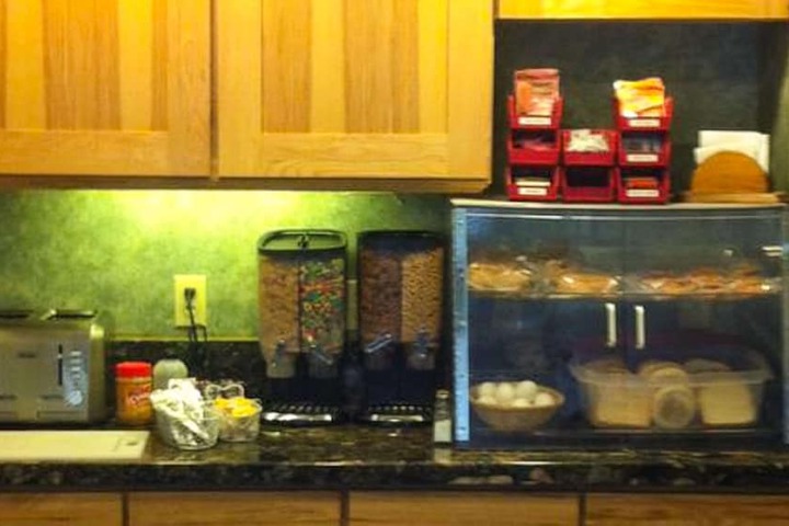 Breakfast/Coffee Service 23 of 27