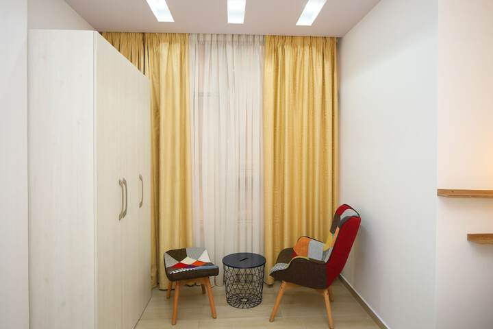 Room 32 of 51