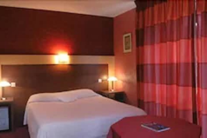 Room 12 of 73