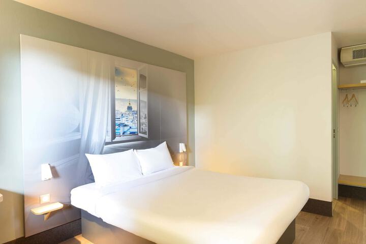 Room 9 of 29