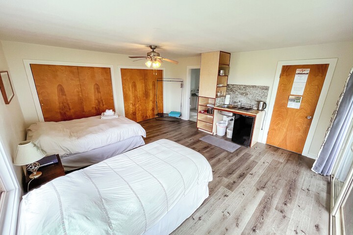 Room 14 of 143