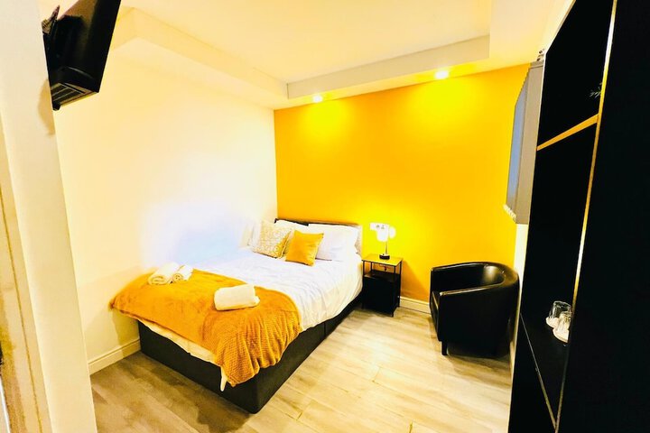 Room 2 of 27