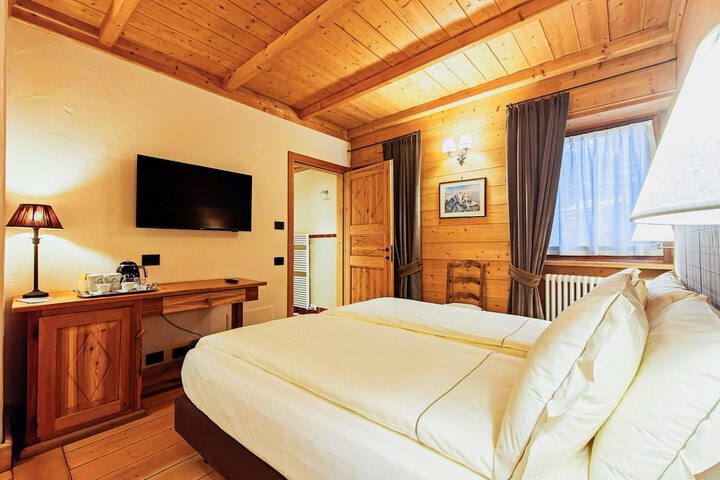 Room 5 of 34
