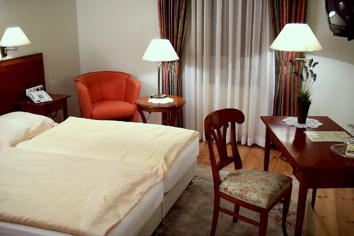 Room 10 of 27