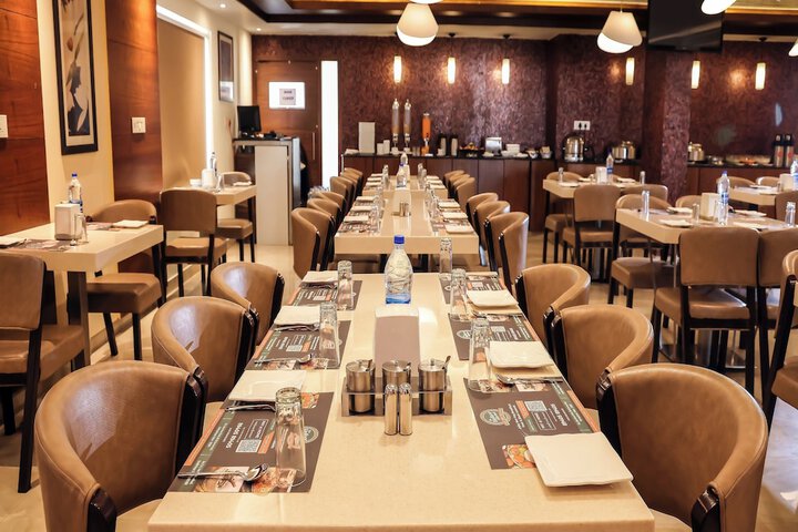 Dining 17 of 18