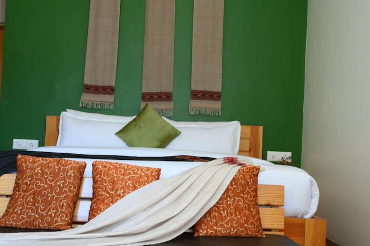 Room 2 of 61
