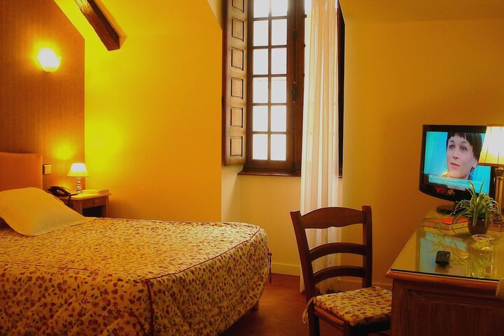 Room 142 of 153