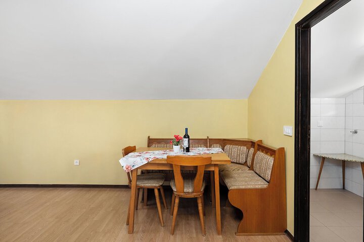 Dining 64 of 88