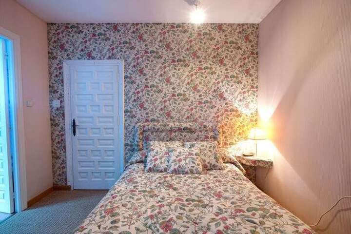 Room 12 of 90