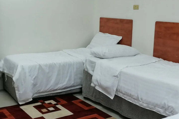Room 6 of 10
