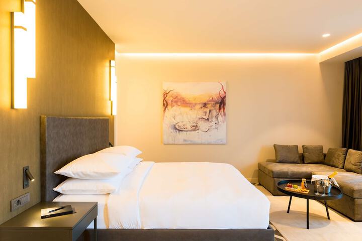 Room 18 of 114