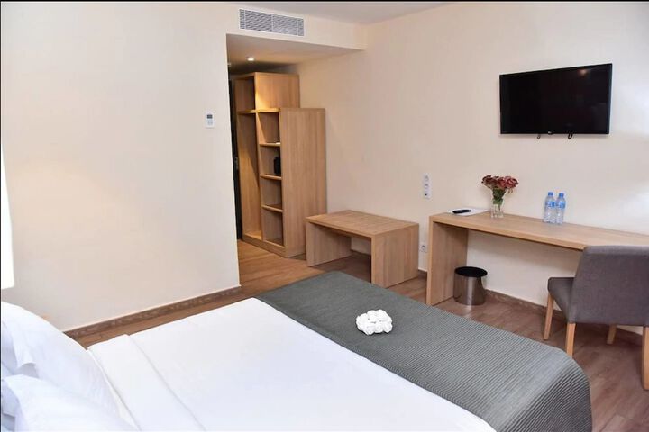 Room 14 of 37