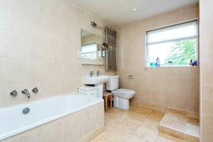 Room 4 of 28