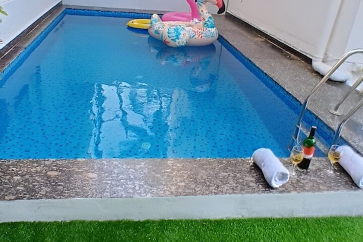 Pool 551 of 682
