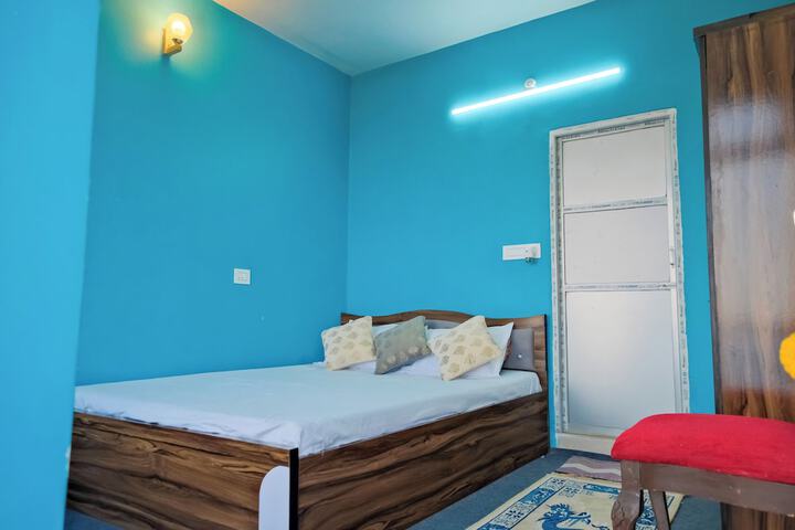 Room 5 of 14