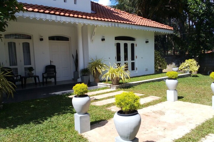 Hotel Exterior 2 of 7