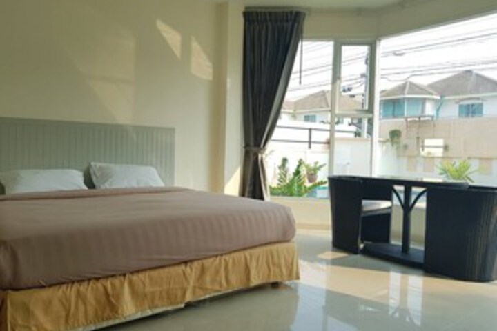 Room 7 of 9