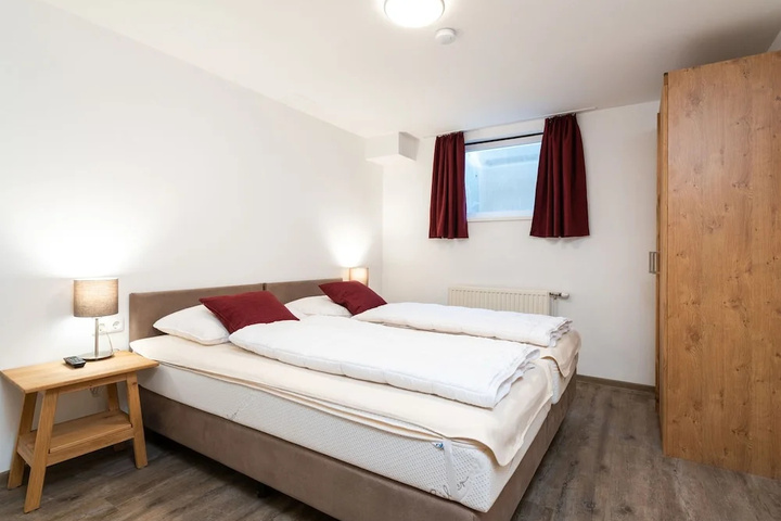 Room 4 of 17