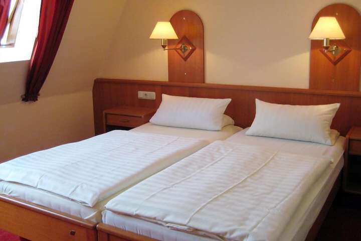Room 34 of 47
