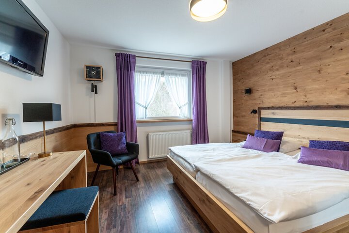 Room 16 of 76