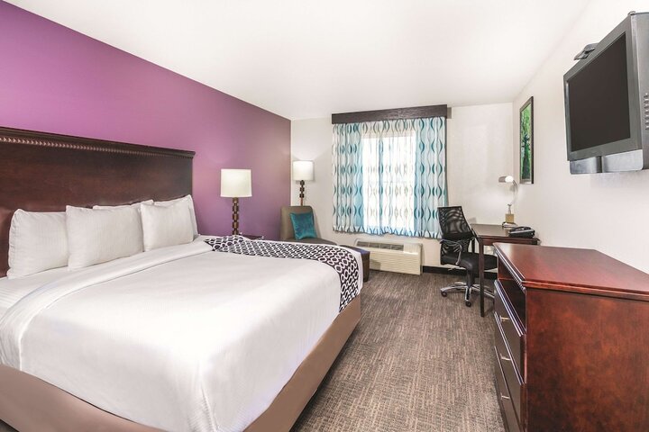 1 King Bed Accessible (12 of 13)