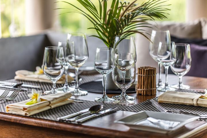 Dining 30 of 49