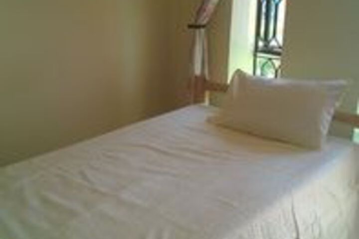 Room 6 of 10