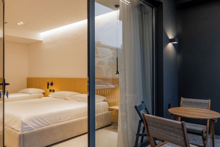 Room 4 of 6