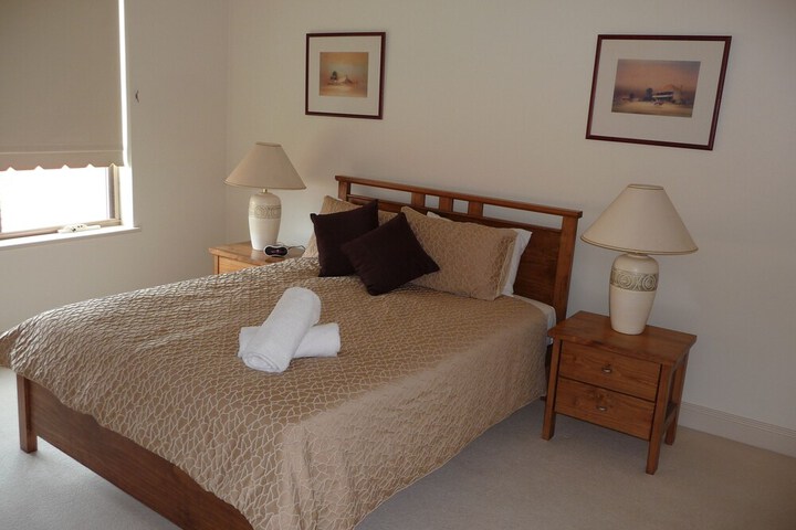 Room 6 of 42