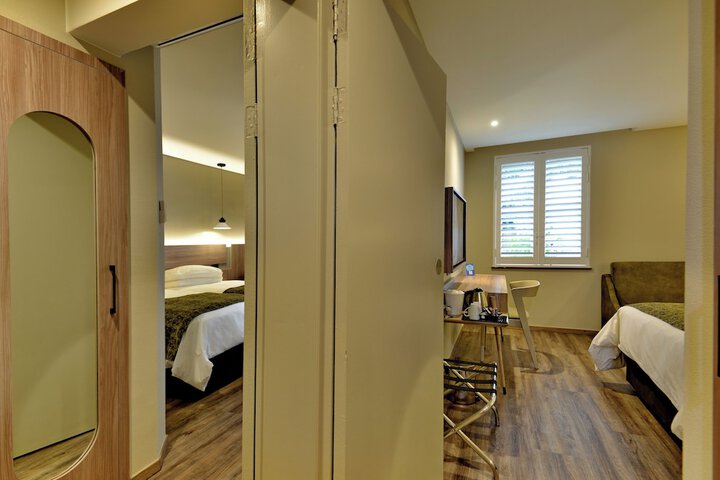Room 5 of 25