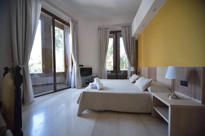 Room 4 of 24