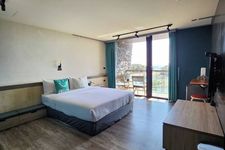 Room 14 of 32
