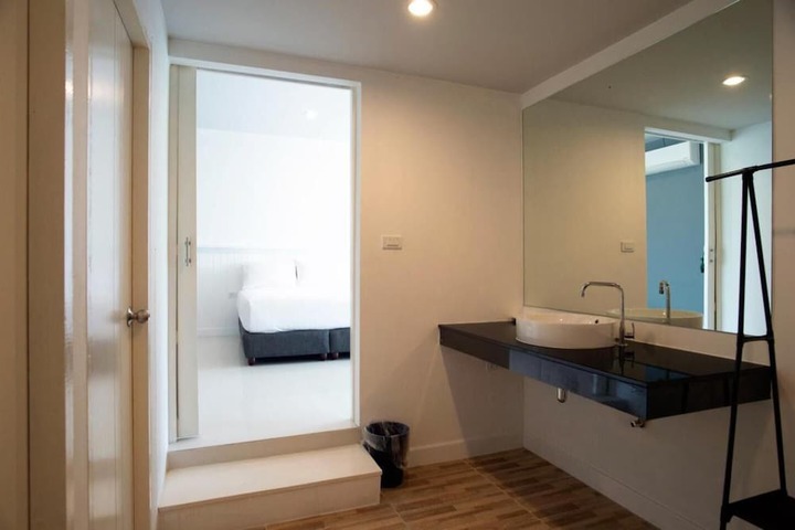 Room 13 of 26
