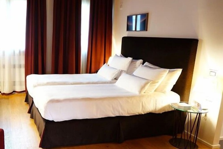 Room 13 of 52