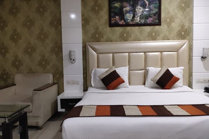 Room 4 of 37