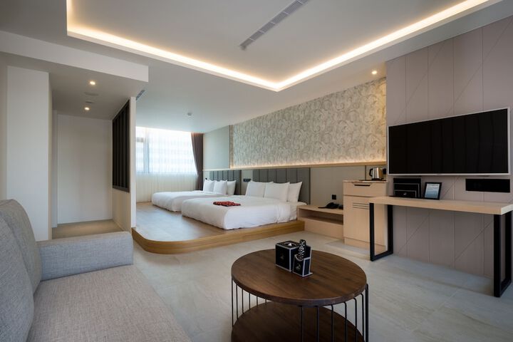 Room 10 of 31